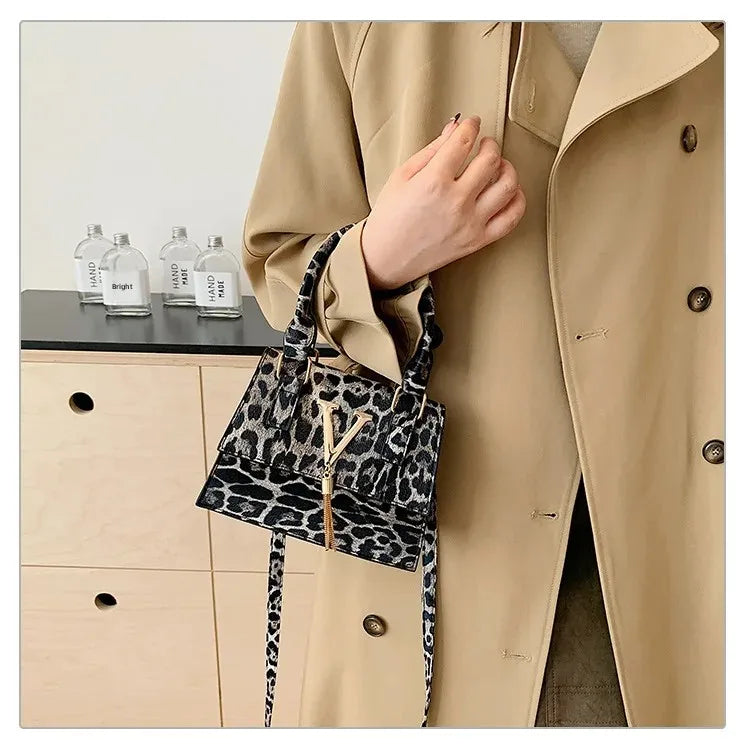 Petit sac à main bandoulière épaule structuré au style urbain et moderne Clara