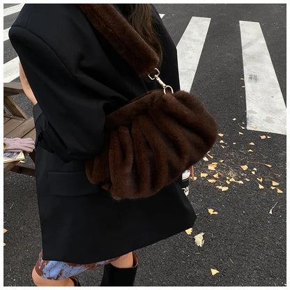 Grand Sac à main nuage en fourrure duveteuse et rétro Mila