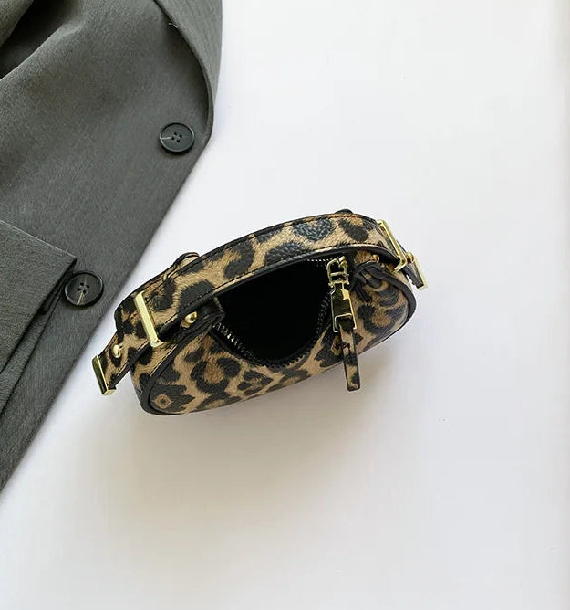 Petit sac à main bandoulière léopard au style Y2K et tendance Thaïs