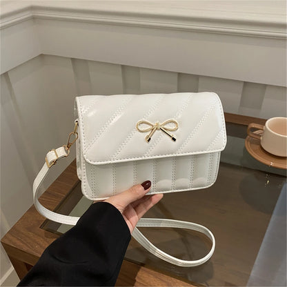 Petit sac à main bandoulière carré nœud papillon en cuir élégant et chic Gersende