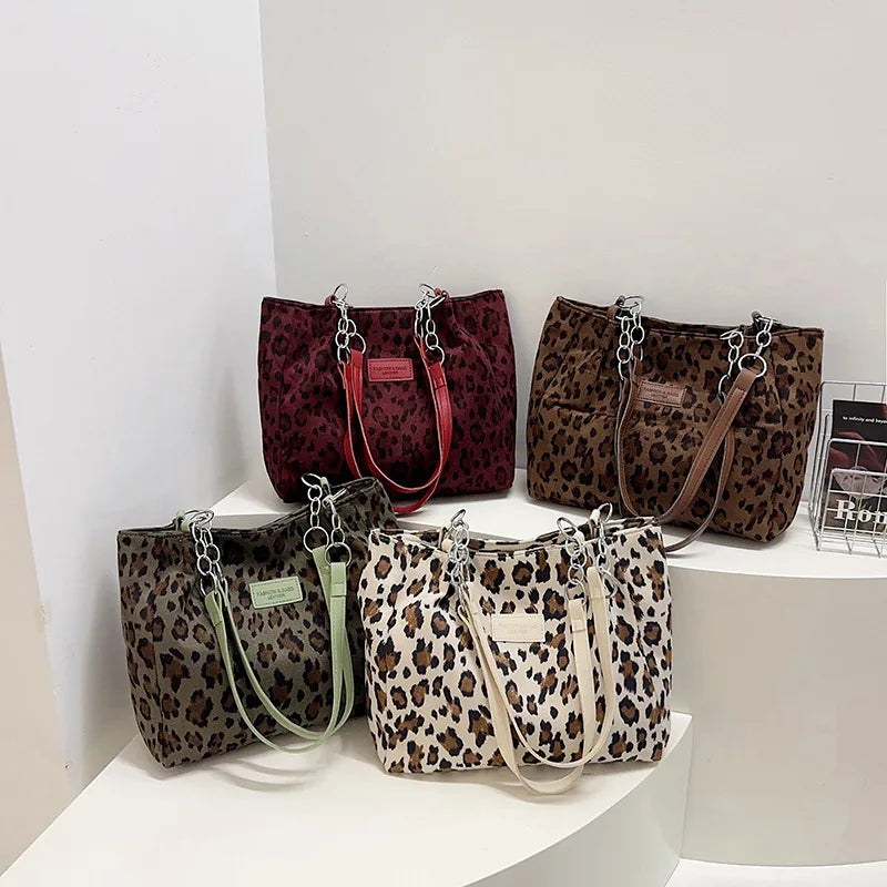 Grand sac à main cabas léopard au design rétro et finitions brodées Sonia