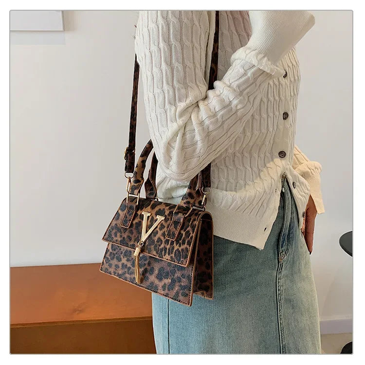 Petit sac à main bandoulière épaule structuré au style urbain et moderne Clara