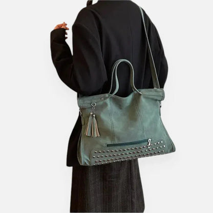 Grand sac à main bandoulière avec dessous clouté et charms pompon Giulia