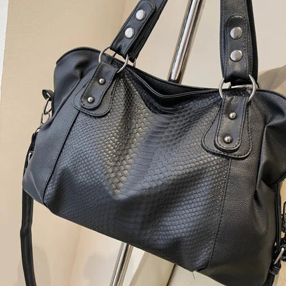 Grand sac à main bandoulière de cours imitation croco Manon