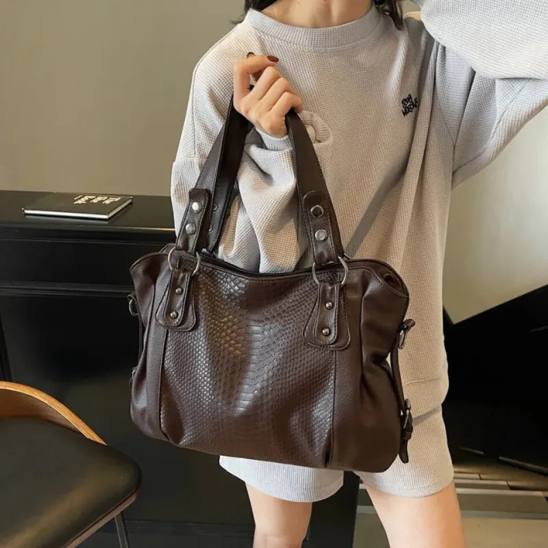 Grand sac à main bandoulière de cours imitation croco Manon