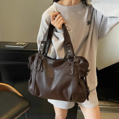 Grand sac à main bandoulière de cours imitation croco Manon