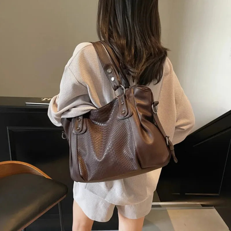 Grand sac à main bandoulière de cours imitation croco Manon