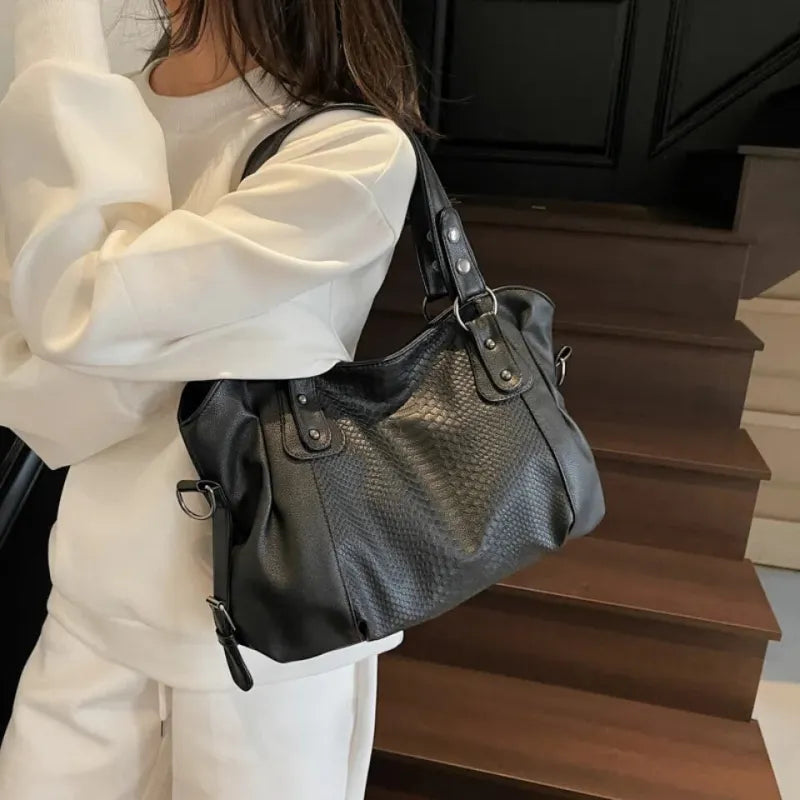 Grand sac à main bandoulière de cours imitation croco Manon