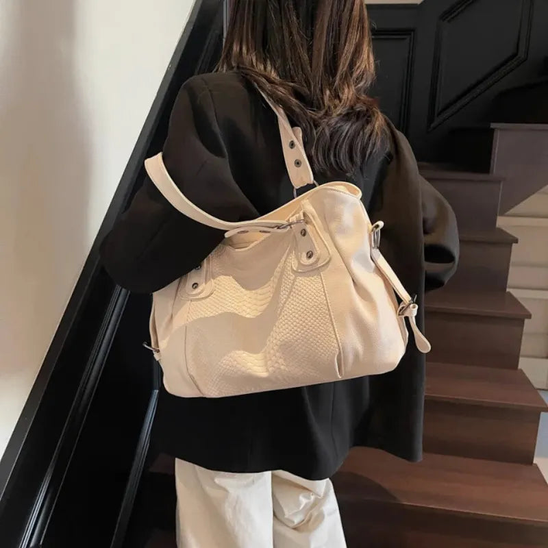 Grand sac à main bandoulière de cours imitation croco Manon