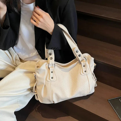 Grand sac à main bandoulière de cours imitation croco Manon