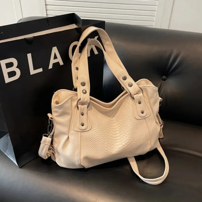 Grand sac à main bandoulière de cours imitation croco Manon