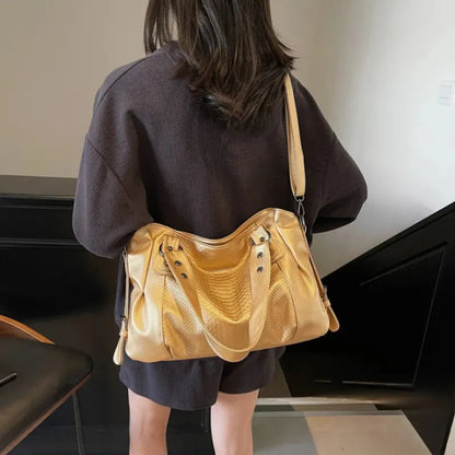 Grand sac à main bandoulière de cours imitation croco Manon