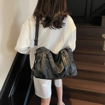 Grand sac à main bandoulière de cours imitation croco Manon