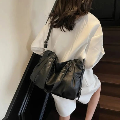 Grand sac à main bandoulière de cours imitation croco Manon