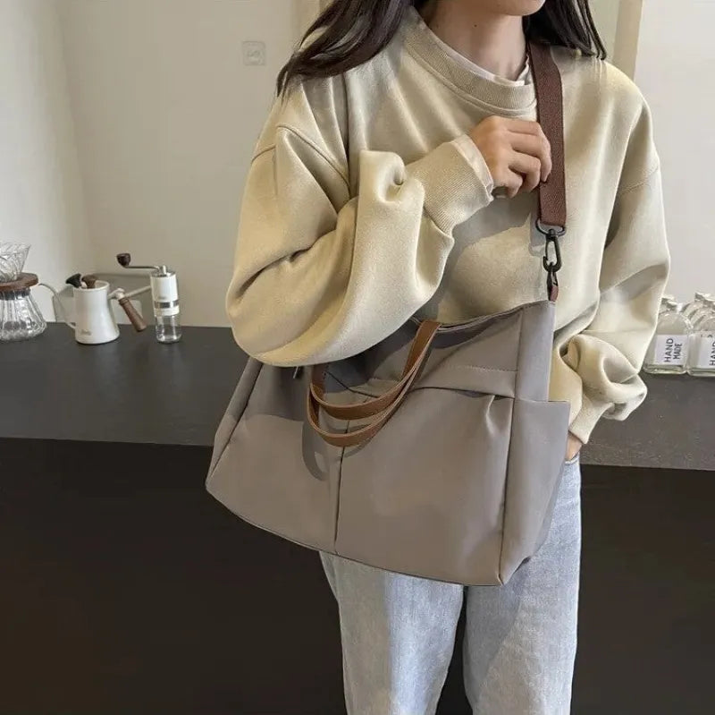 Grand sac à main cabas de cours multipoches à bandoulière en nylon Maëlys