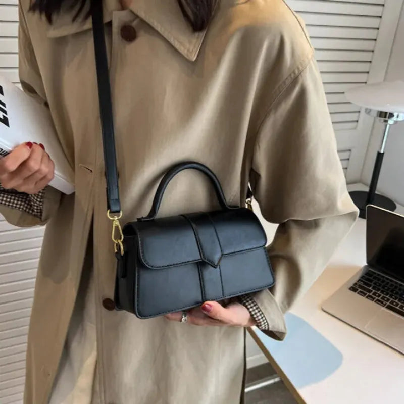 Petit sac à main bandoulière à rabat Amalia