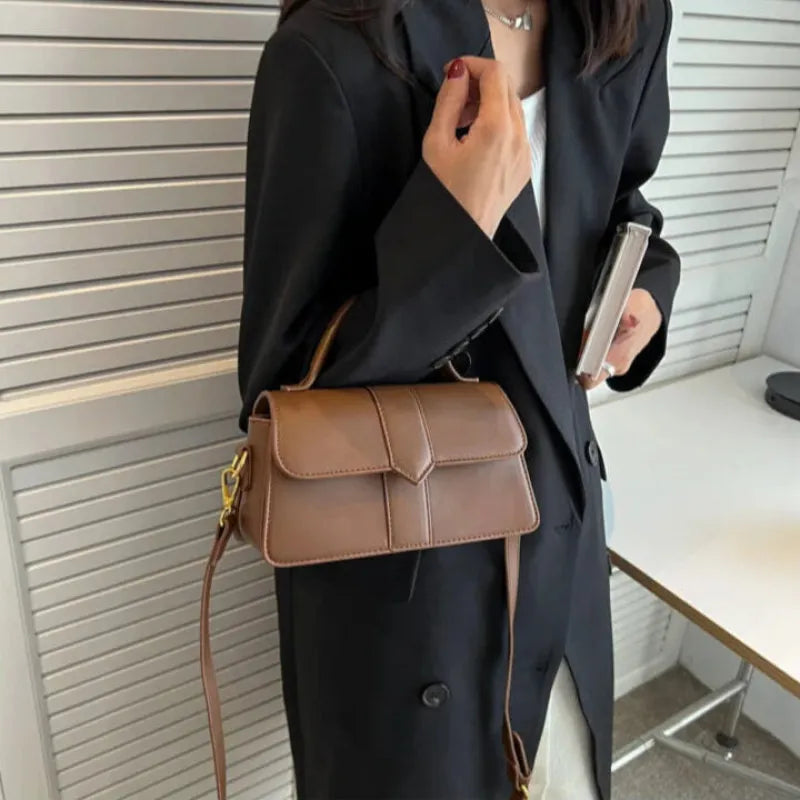 Petit sac à main bandoulière à rabat Amalia