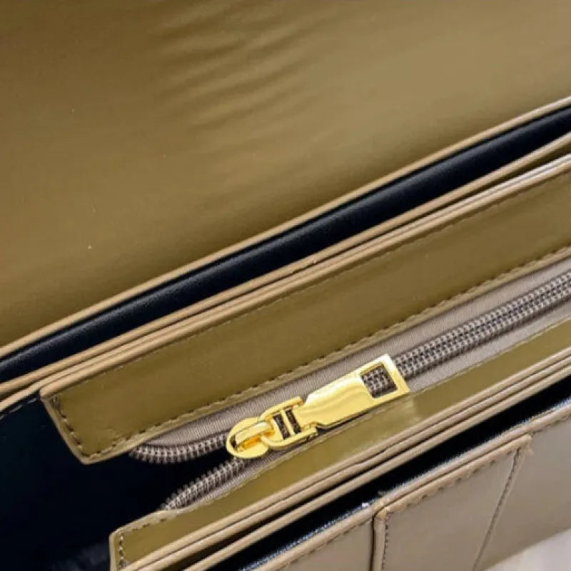 Petit sac à main bandoulière à rabat Amalia