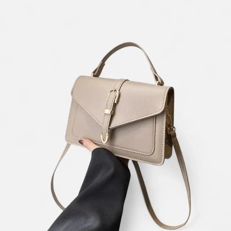 Petit sac à main bandoulière à rabat aux finitions doré Castille