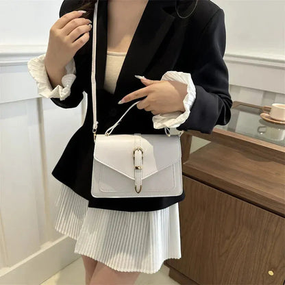 Petit sac à main bandoulière à rabat aux finitions doré Castille