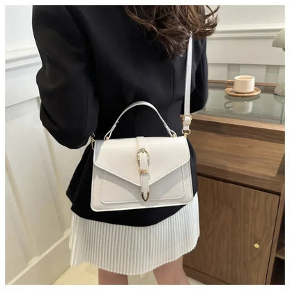 Petit sac à main bandoulière à rabat aux finitions doré Castille