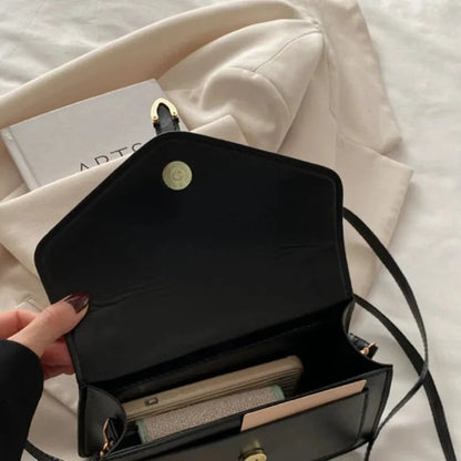 Petit sac à main bandoulière à rabat aux finitions doré Castille