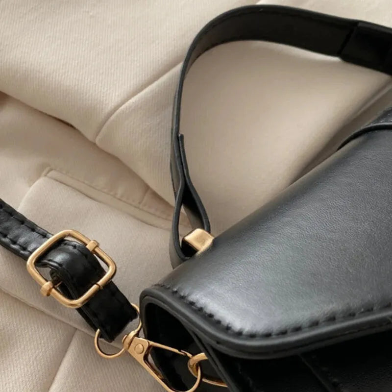 Petit sac à main bandoulière à rabat aux finitions doré Castille