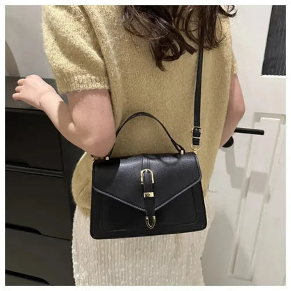 Petit sac à main bandoulière à rabat aux finitions doré Castille