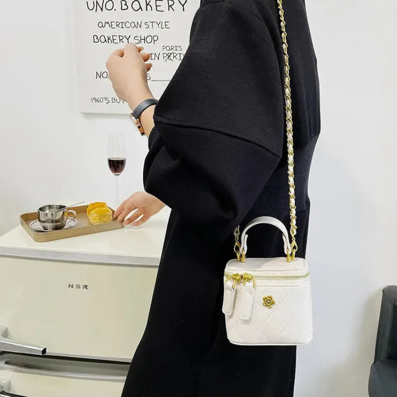 Petit sac à main bandoulière cubique matelassé au finition doré Aurore