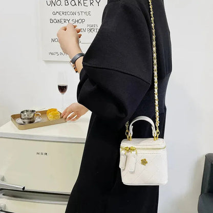 Petit sac à main bandoulière cubique matelassé au finition doré Aurore