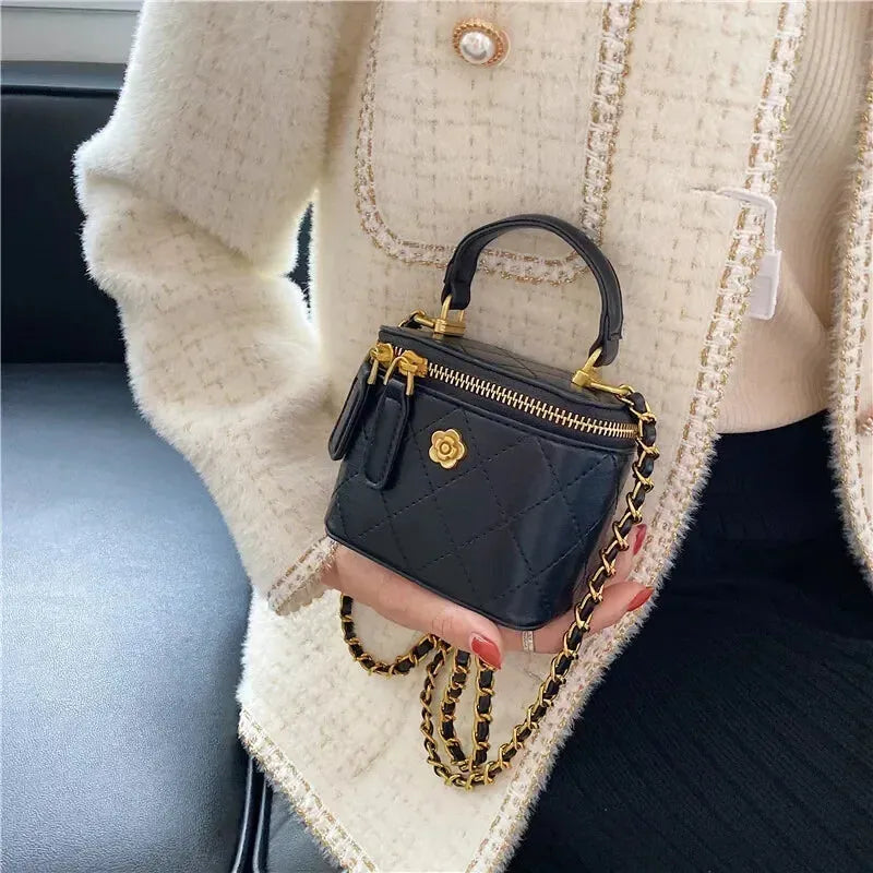 Petit sac à main bandoulière cubique matelassé au finition doré Aurore