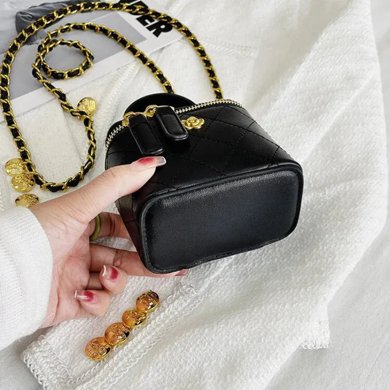 Petit sac à main bandoulière cubique matelassé au finition doré Aurore