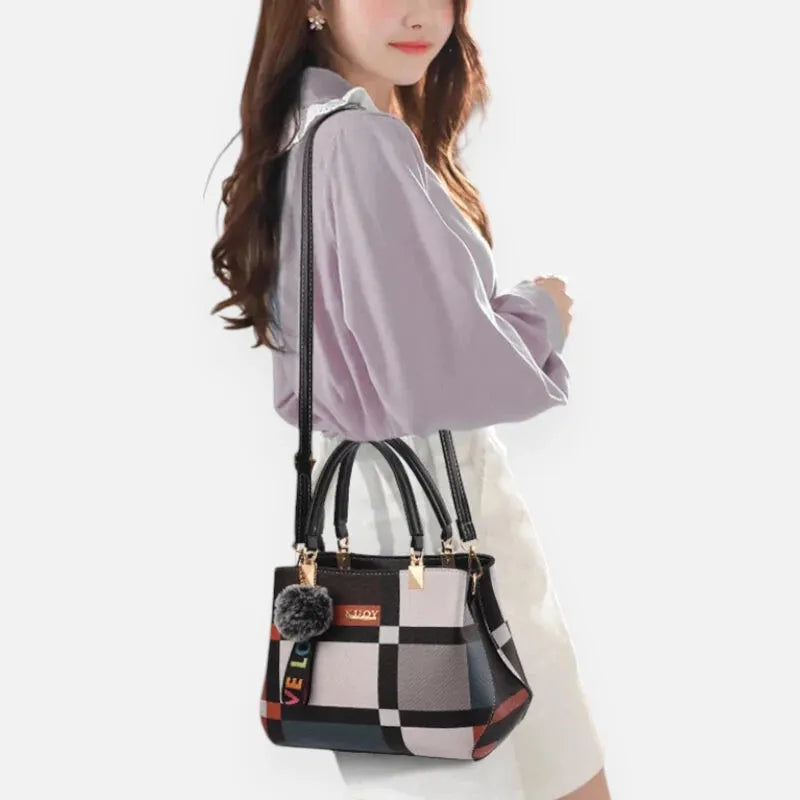 Sac à main bandoulière avec son charms pompon Isabella