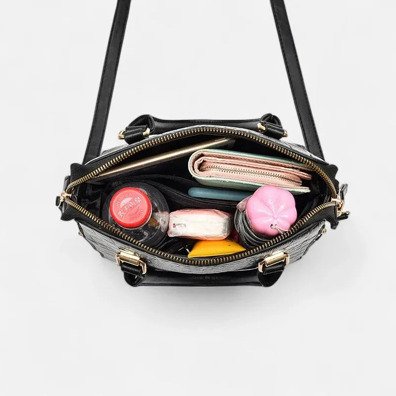 Sac à main bandoulière imitation croco avec son charms chat doré Sidonie